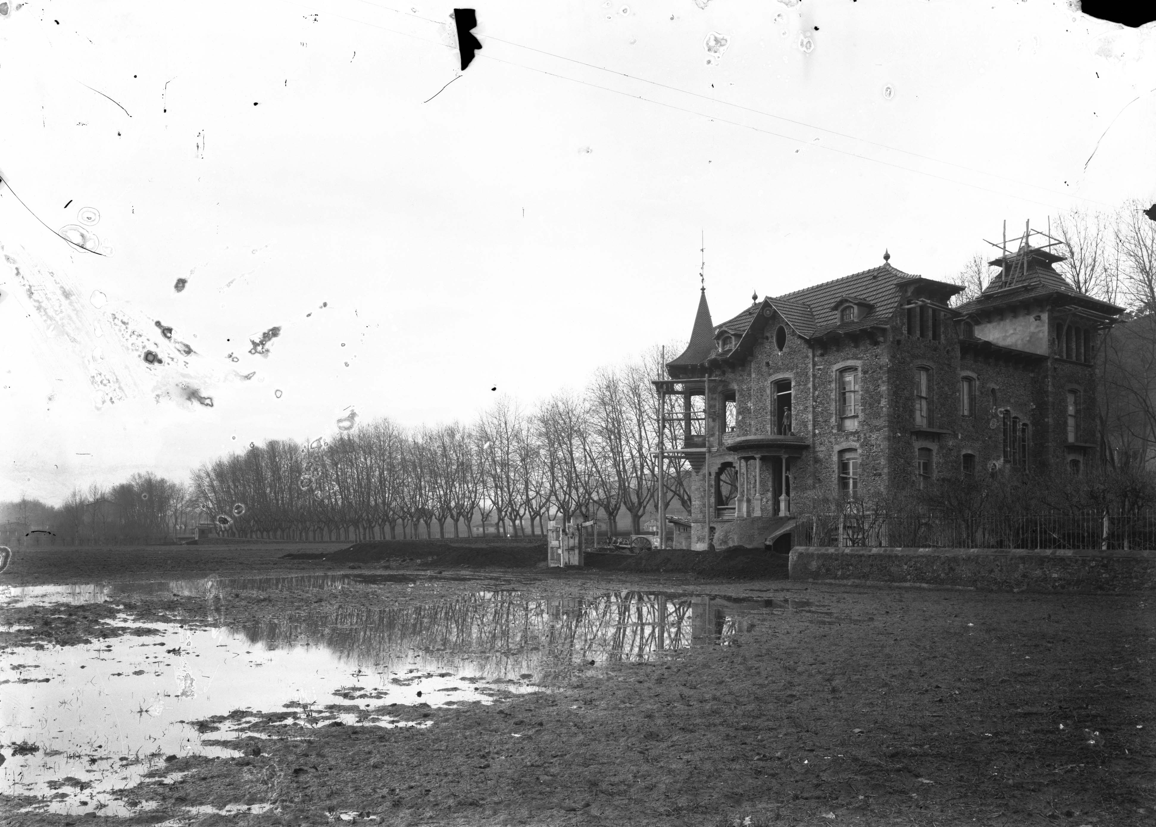 Casa Pons i Tusquets, en procés de construcció, 1917 (ACGAX. Fons Sadurní Brunet Pi. Autor: Sadurní Brunet. Codi atribuït 22.5.9)