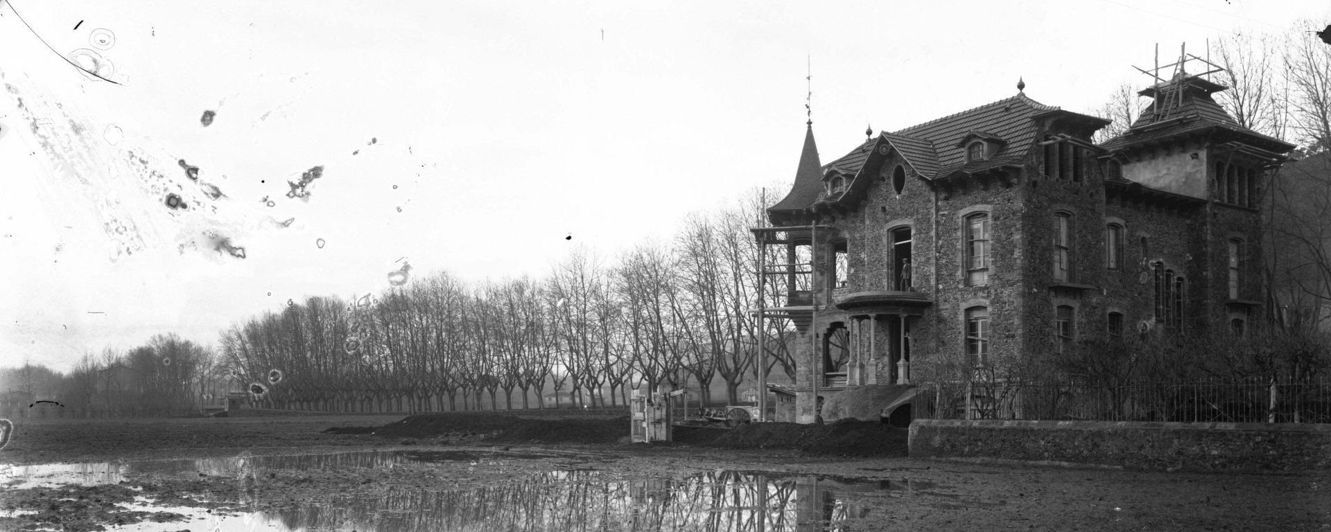 Casa Pons i Tusquets, en procés de construcció, 1917 (ACGAX. Fons Sadurní Brunet Pi. Autor: Sadurní Brunet. Codi atribuït 22.5.9)