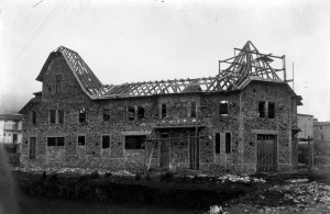Casa Pagès, en procés de construcció, 1928 (ACGAX. Fons Sadurní Brunet Pi. Foto Sadurní Brunet. Codi atribuït 27.1.21.1)