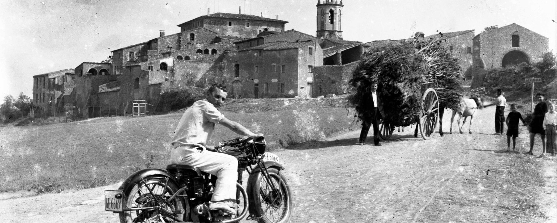 Vista general del poble de Sant Mori, 1946 (ACGAX. Fons Sadurní Brunet Pi. Autor: Sadurní Brunet. Codi atribuït 33.7.7)