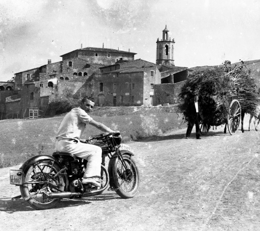 Vista general del poble de Sant Mori, 1946 (ACGAX. Fons Sadurní Brunet Pi. Autor: Sadurní Brunet. Codi atribuït 33.7.7)
