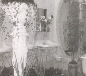 Captura de pantalla del curtmetratge publicitari per a sales de cinema sobre la botiga Quera Constans (ACGAX. Fons Jordi Pujiula Ribera)