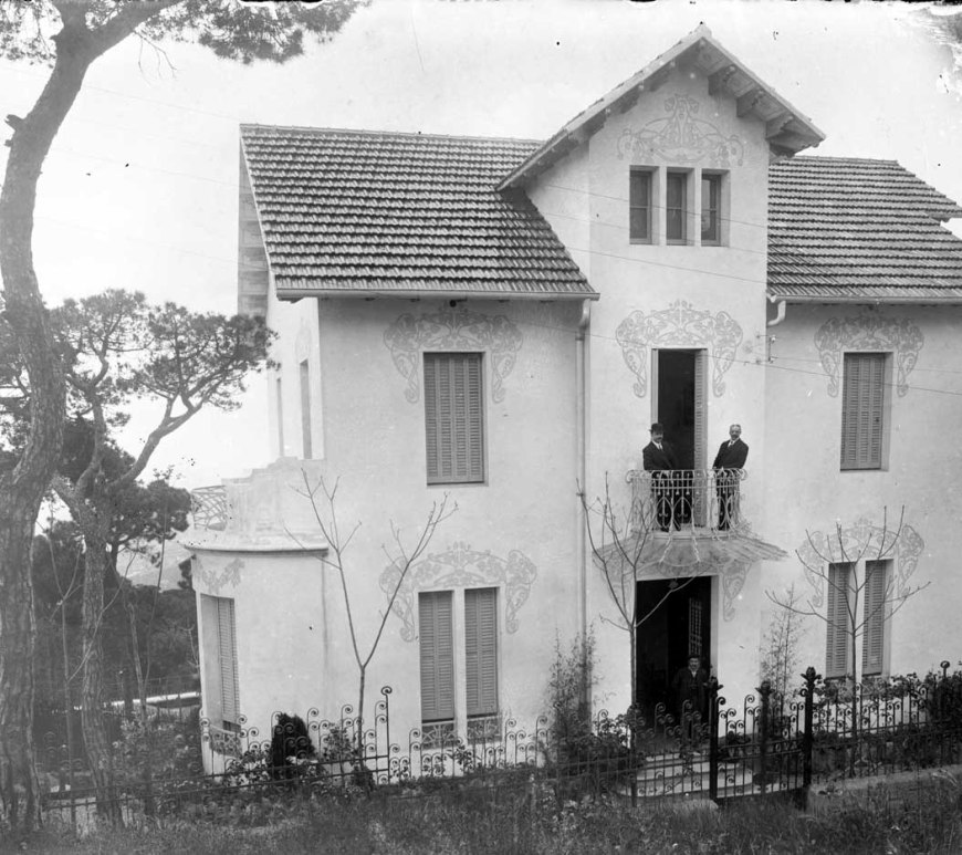 Vista frontal de la Vil·la Magda, a Barcelona, entre els anys 1908 i 1912 (ACGAX. Fons Sadurní Brunet Pi. Autor: Sadurní Brunet)