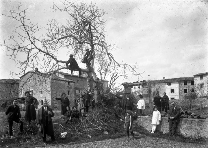 Retrat de grup, c. 1917 (ACGAX. Fons Sadurní Brunet Pi. Autor: Sadurní Brunet)