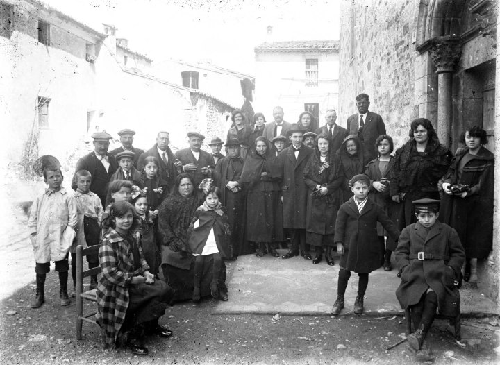 Retrat de grup, c. 1919 (ACGAX. Fons Sadurní Brunet Pi. Autor Sadurní Brunet)