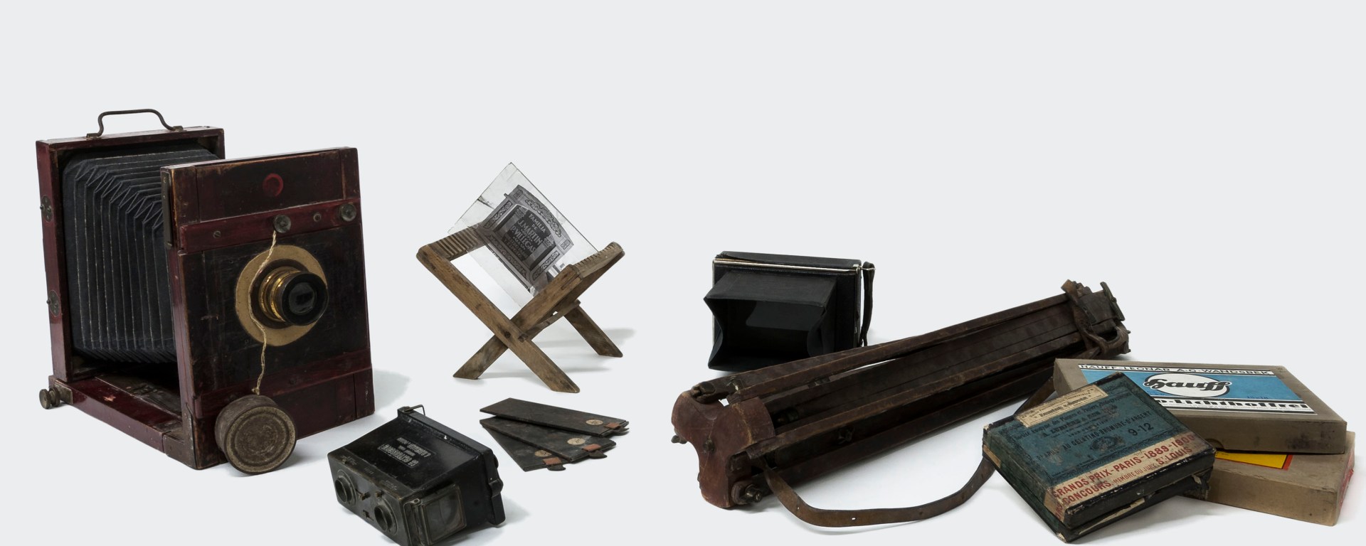 Composició amb material fotogràfic del Fons Sadurní Brunet Pi, 2018 (ACGAX. Col·lecció d’imatges de l’ACGAX. Autor: Quim Roca)