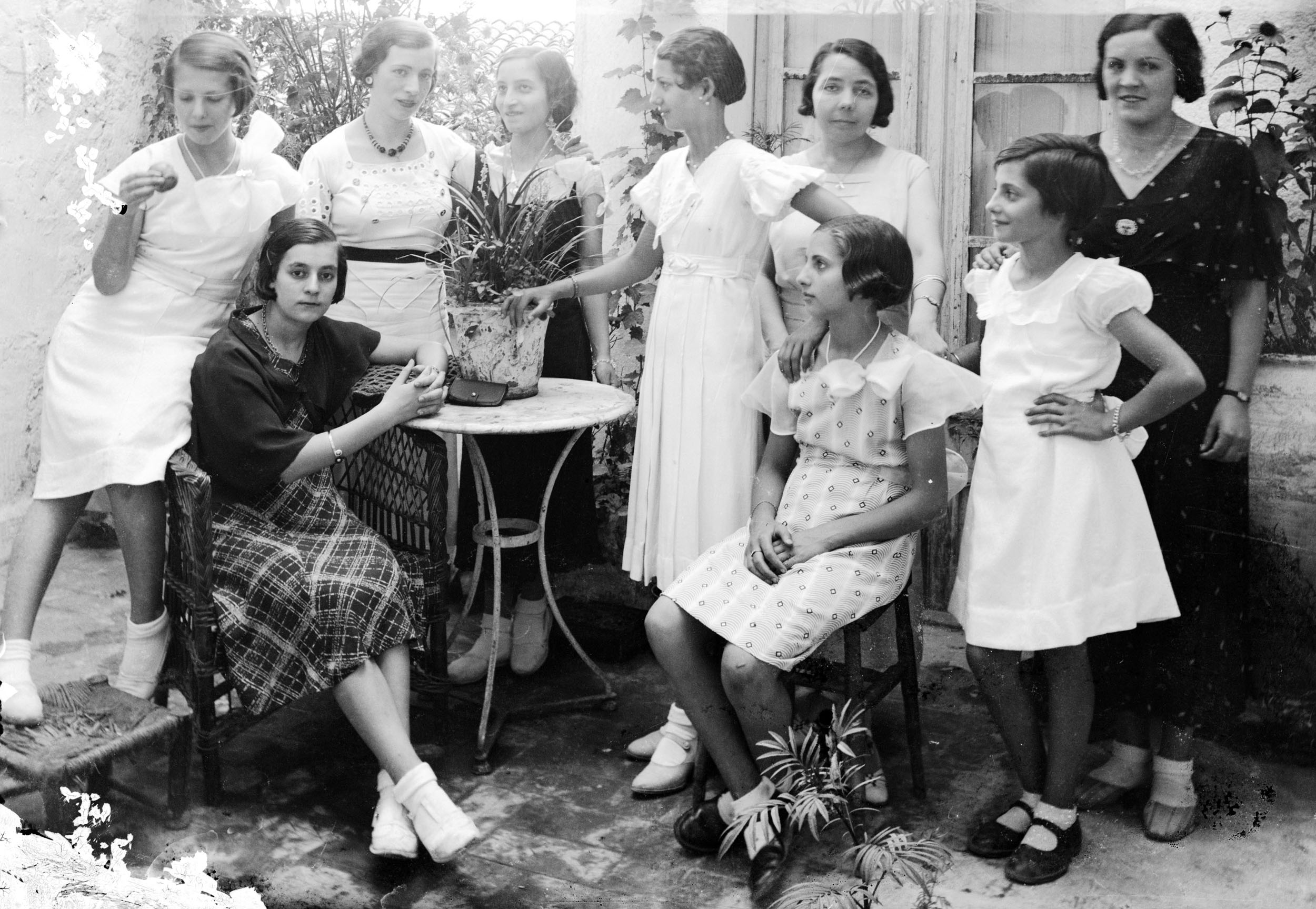 Retrat de grup, c. 1933 (ACGAX. Fons Sadurní Brunet Pi. Autor: Sadurní Brunet)