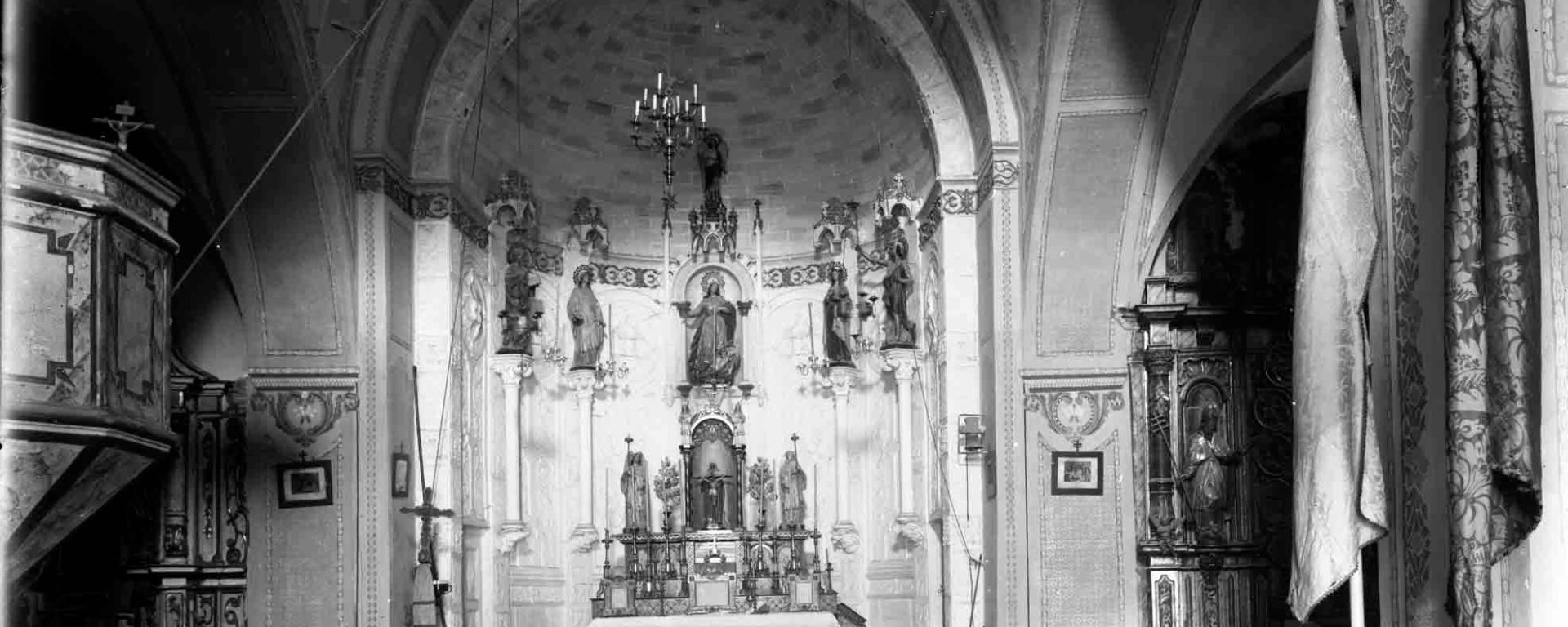 Vista frontal de l’altar major de l’església de Santa Eulàlia, a Begudà, 1919 (ACGAX. Fons Sadurní Brunet Pi. Autor: Sadurní Brunet)