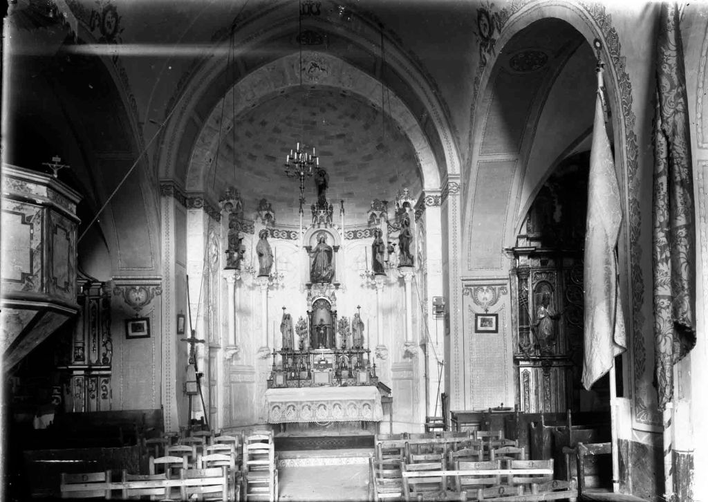Vista frontal de l’altar major de l’església de Santa Eulàlia, a Begudà, 1919 (ACGAX. Fons Sadurní Brunet Pi. Autor: Sadurní Brunet)